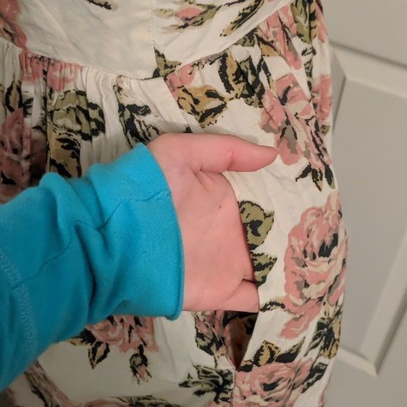 Pins and Needles Urban Outfitters floral dress - Picture 4 of 8